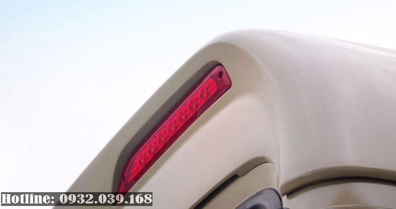 Đèn phanh trên cao dạng led trên Hyundai 29 chỗ