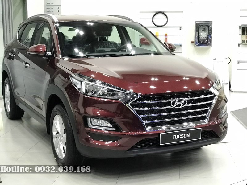 Hyundai Tucson bản xăng tiêu chuẩn màu đỏ mận