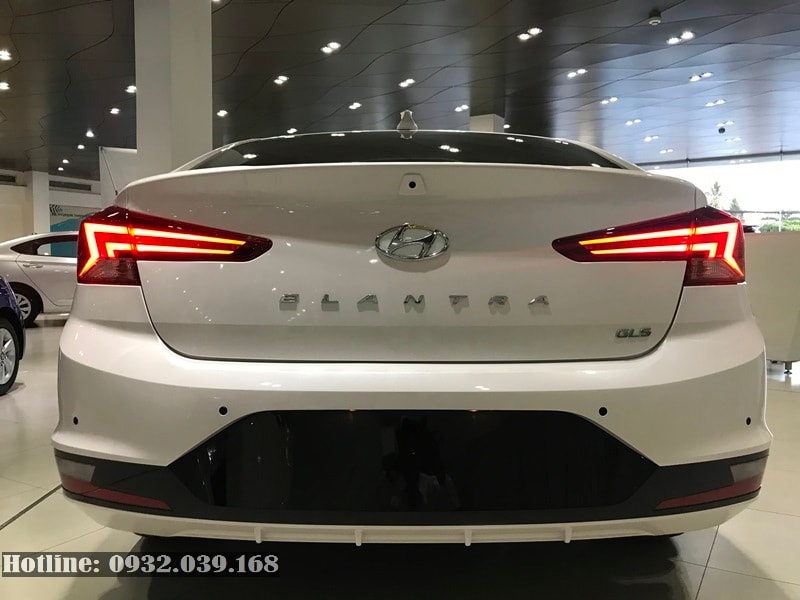Đuôi xe Hyundai Elantra 2020 mới